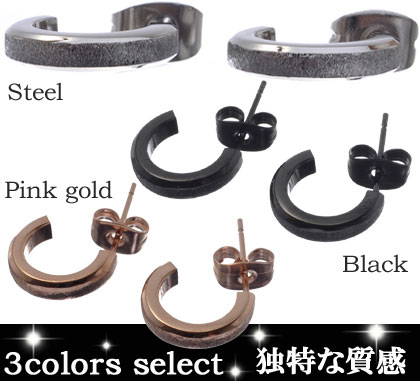 シルバー、ブラック、ピンクゴールドの３色シンプル細身カラーピアス。選べる３色展開のカラーピアスです。３層を重ね合わせたような立体的なデザインと細身なシルエットで耳元をよりスッキリと見せてくれます。カラ